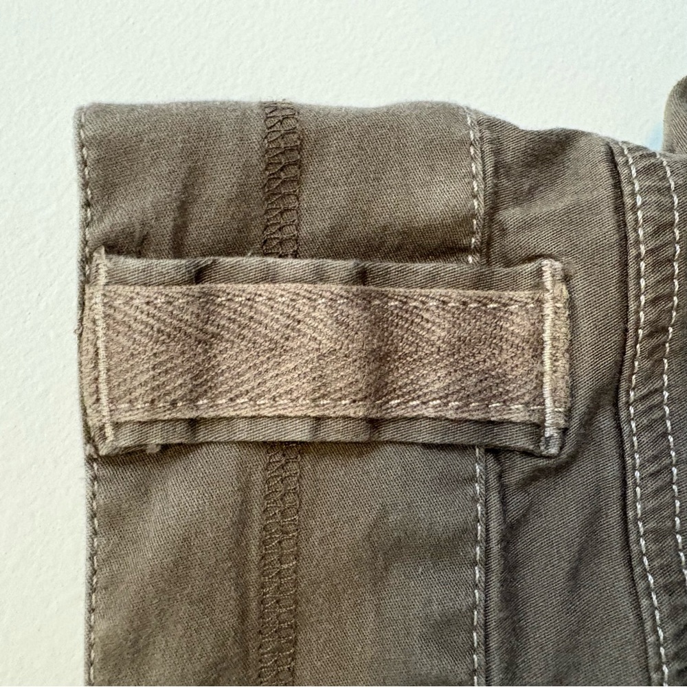 Athleta Cargo Bermuda Brown Shorts Size 6 - Picture 9 of 10